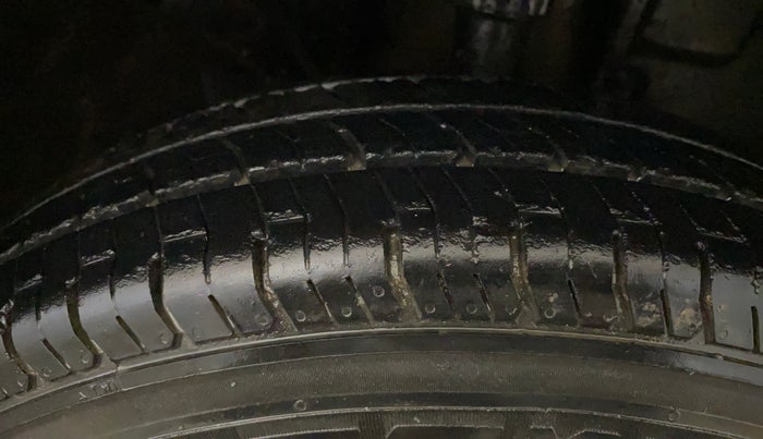 2016 Renault Kwid RXT 1.0, Petrol, Manual, 53,228 km, Right Front Tyre Tread