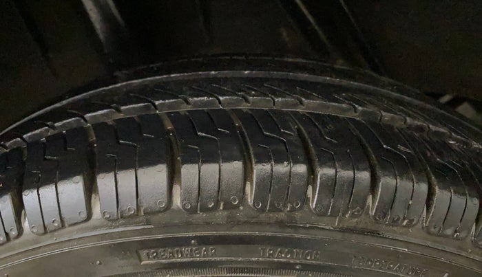 2016 Renault Kwid RXT 1.0, Petrol, Manual, 53,228 km, Right Rear Tyre Tread