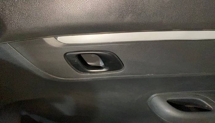 2016 Renault Kwid RXT 1.0, Petrol, Manual, 53,228 km, Driver Side Door Panels Control