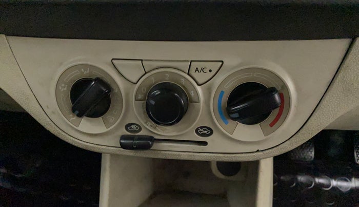 2019 Maruti Alto LXI CNG, CNG, Manual, 88,748 km, AC Unit - Directional switch has minor damage