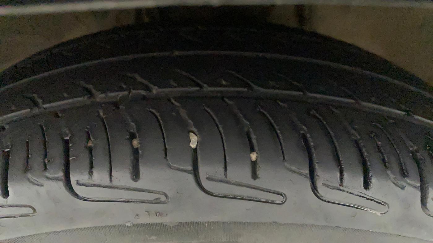 2019 Maruti Alto LXI CNG, CNG, Manual, 88,748 km, Left Front Tyre Tread