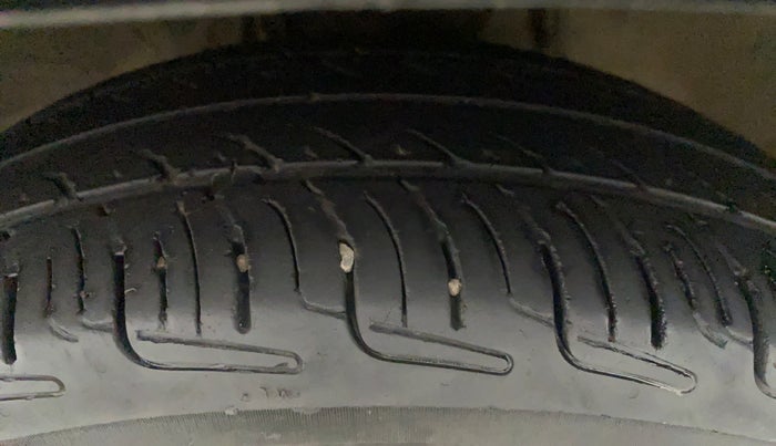 2019 Maruti Alto LXI CNG, CNG, Manual, 88,748 km, Left Front Tyre Tread