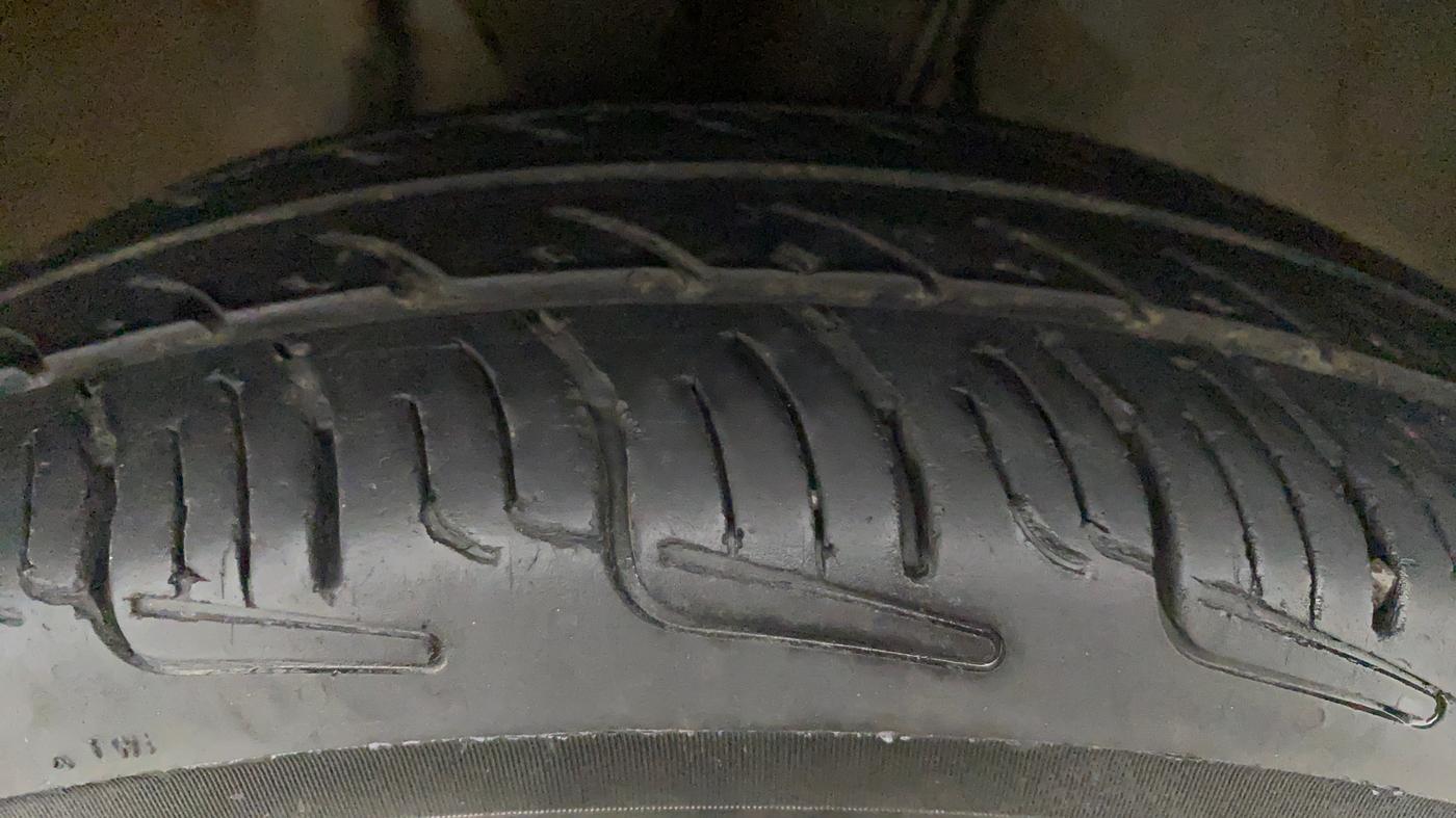 2019 Maruti Alto LXI CNG, CNG, Manual, 88,748 km, Right Front Tyre Tread