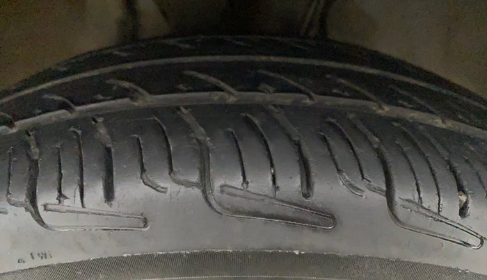 2019 Maruti Alto LXI CNG, CNG, Manual, 88,748 km, Right Front Tyre Tread
