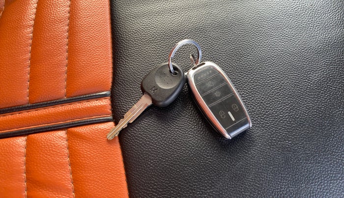 2021 Hyundai GRAND I10 NIOS ERA 1.2 KAPPA VTVT, Petrol, Manual, 36,367 km, Key Close Up