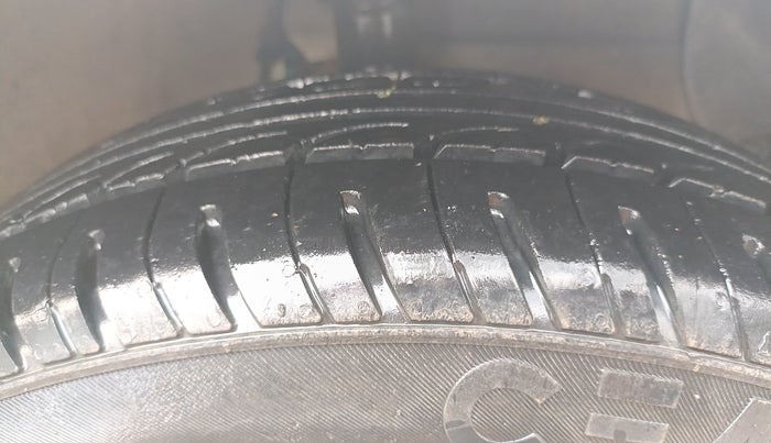 2014 Hyundai Xcent S 1.2, Petrol, Manual, 42,216 km, Right Front Tyre Tread