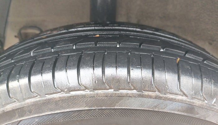 2014 Hyundai Xcent S 1.2, Petrol, Manual, 42,216 km, Right Rear Tyre Tread