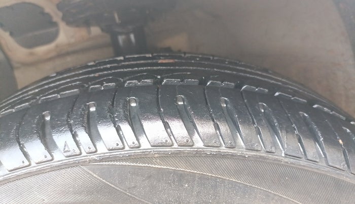 2014 Hyundai Xcent S 1.2, Petrol, Manual, 42,216 km, Left Front Tyre Tread