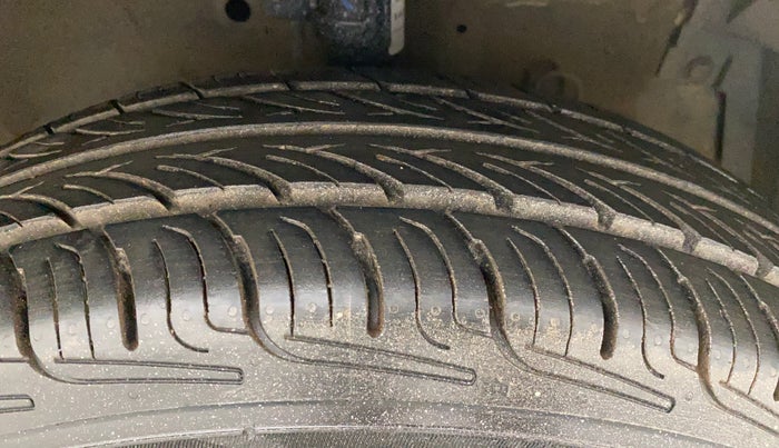 2014 Maruti Swift VDI, Diesel, Manual, 77,227 km, Right Front Tyre Tread