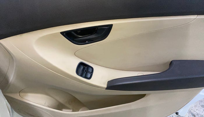 2016 Hyundai Eon MAGNA +, Petrol, Manual, 89,786 km, Driver Side Door Panels Control