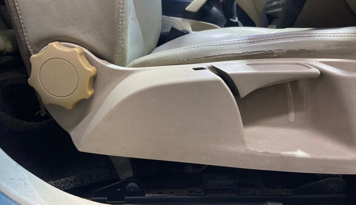 2013 Skoda Laura AMBIENTE 1.9 TDI MT, Diesel, Manual, 1,12,025 km, Driver Side Adjustment Panel