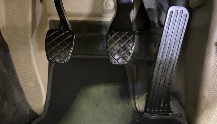 2013 Skoda Laura AMBIENTE 1.9 TDI MT, Diesel, Manual, 1,12,025 km, Pedals