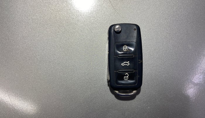 2013 Skoda Laura AMBIENTE 1.9 TDI MT, Diesel, Manual, 1,12,025 km, Key Close Up