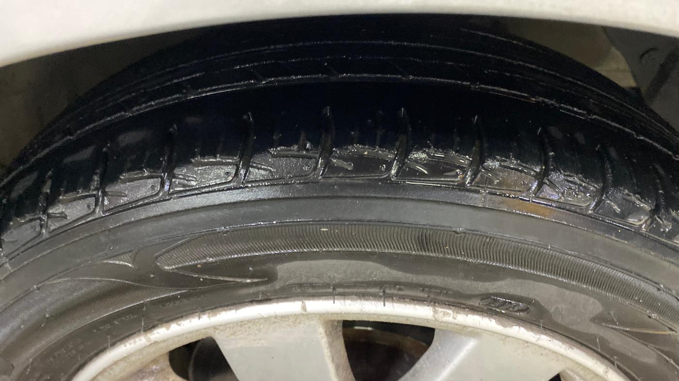 2016 Hyundai Xcent SX 1.2, CNG, Manual, 1,04,735 km, Right Front Tyre Tread