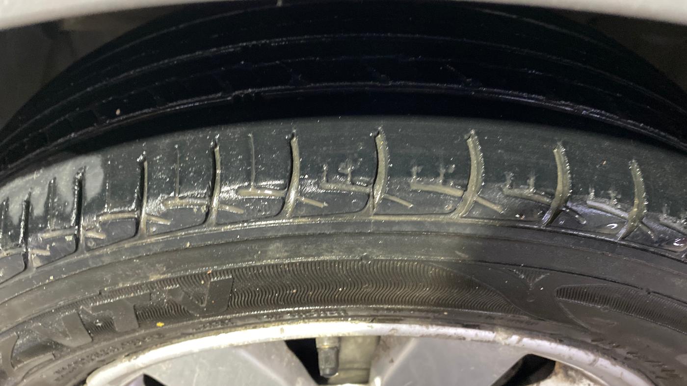 2016 Hyundai Xcent SX 1.2, CNG, Manual, 1,04,735 km, Left Front Tyre Tread