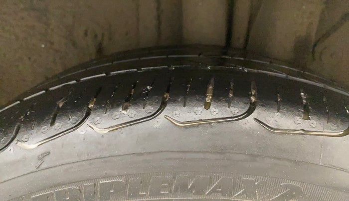 2016 Hyundai Elite i20 ASTA 1.2 (O), Petrol, Manual, 90,155 km, Left Rear Tyre Tread