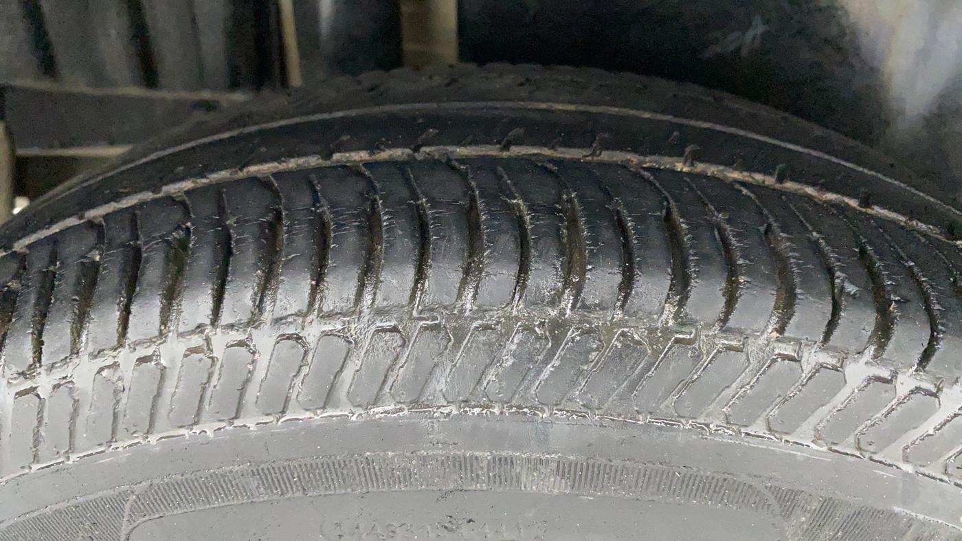 2011 Maruti Swift LXI D, Petrol, Manual, 59,419 km, Right Rear Tyre Tread