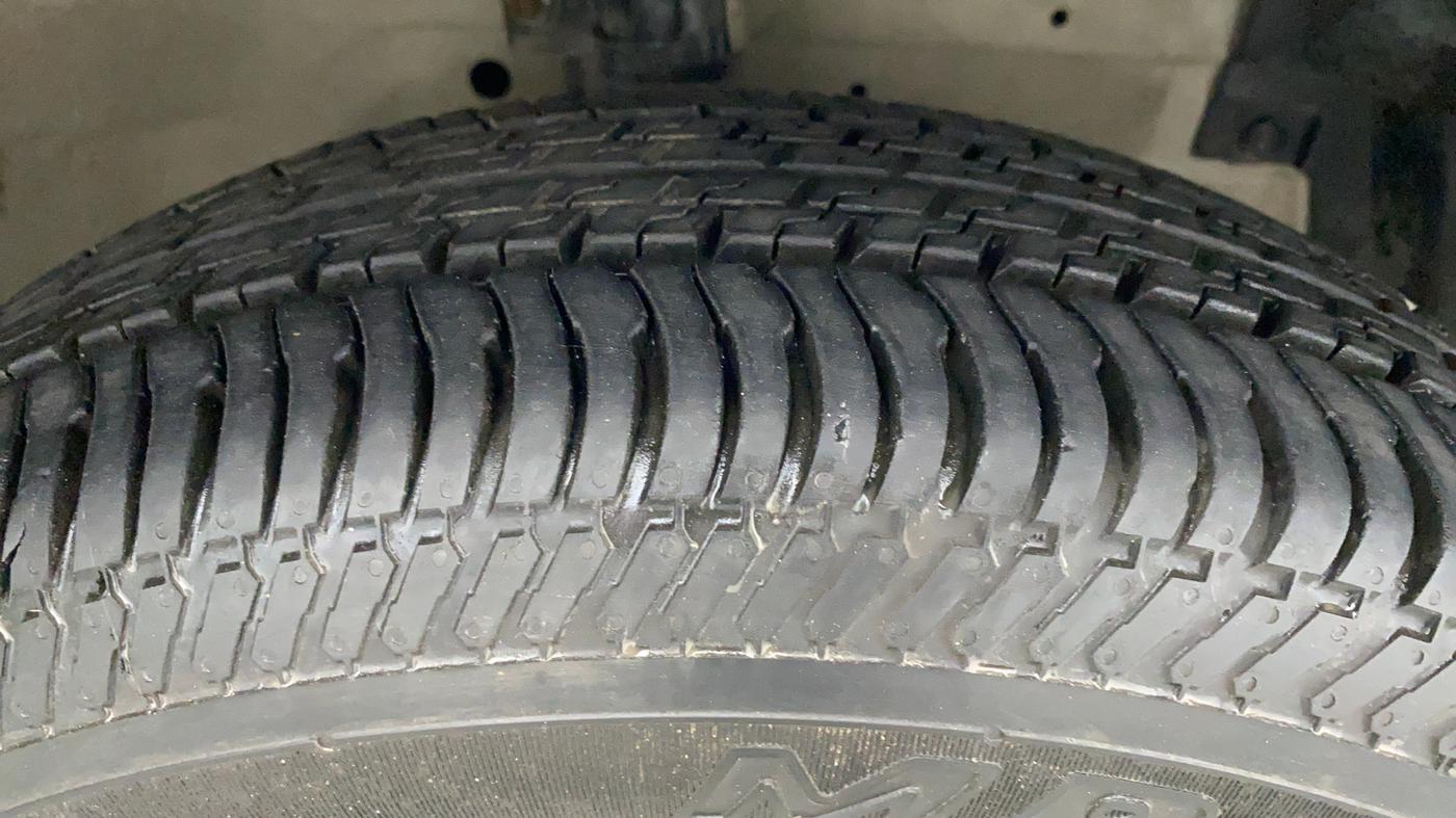 2011 Maruti Swift LXI D, Petrol, Manual, 59,419 km, Right Front Tyre Tread
