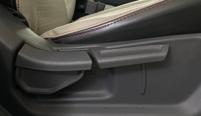 2021 Hyundai GRAND I10 NIOS SPORTZ 1.2 KAPPA VTVT CNG, CNG, Manual, 60,522 km, Driver Side Adjustment Panel