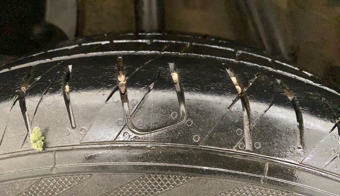 2019 Renault Duster 85 PS RXS MT DIESEL, Diesel, Manual, 1,18,148 km, Right Rear Tyre Tread