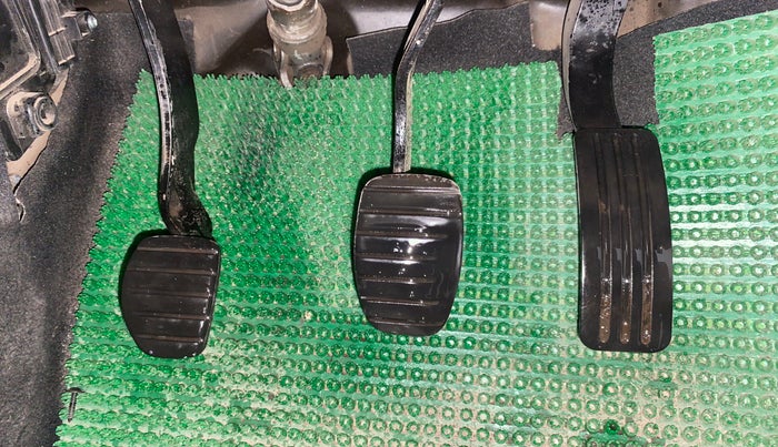 2019 Renault Duster 85 PS RXS MT DIESEL, Diesel, Manual, 1,18,148 km, Pedals