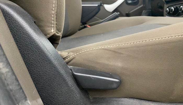 2019 Renault Duster 85 PS RXS MT DIESEL, Diesel, Manual, 1,18,148 km, Driver Side Adjustment Panel