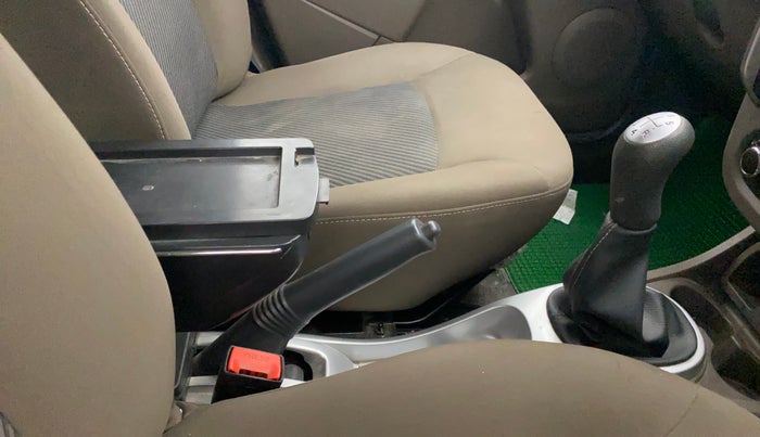 2019 Renault Duster 85 PS RXS MT DIESEL, Diesel, Manual, 1,18,148 km, Gear Lever