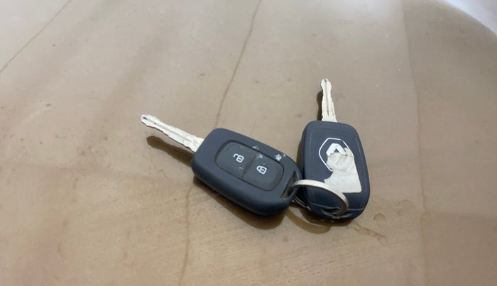 2019 Renault Duster 85 PS RXS MT DIESEL, Diesel, Manual, 1,18,148 km, Key Close Up