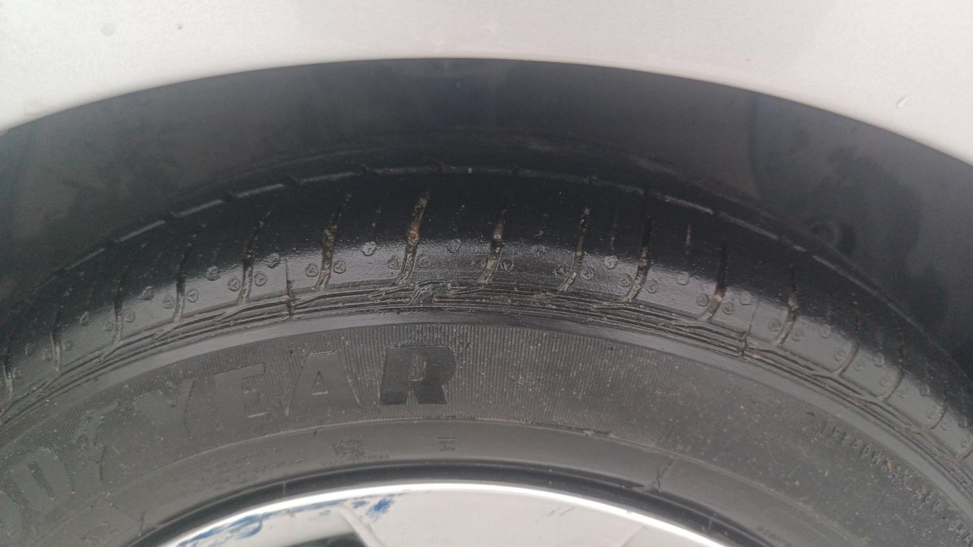 2014 Hyundai Xcent S 1.1 CRDI, Diesel, Manual, 1,03,045 km, Right Front Tyre Tread