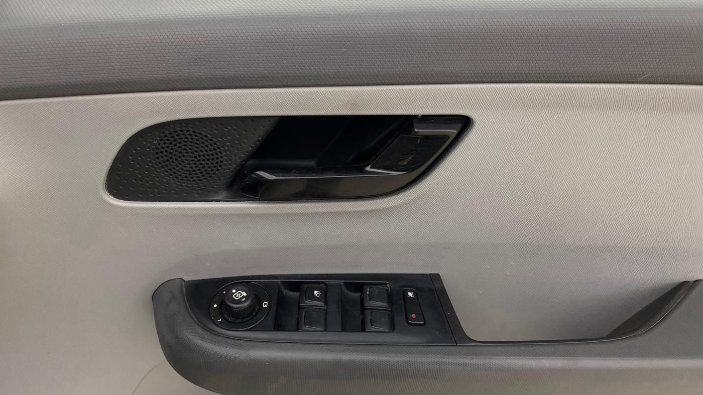 2021 Tata ALTROZ XM PLUS PETROL, Petrol, Manual, 34,212 km, Driver Side Door Panels Control