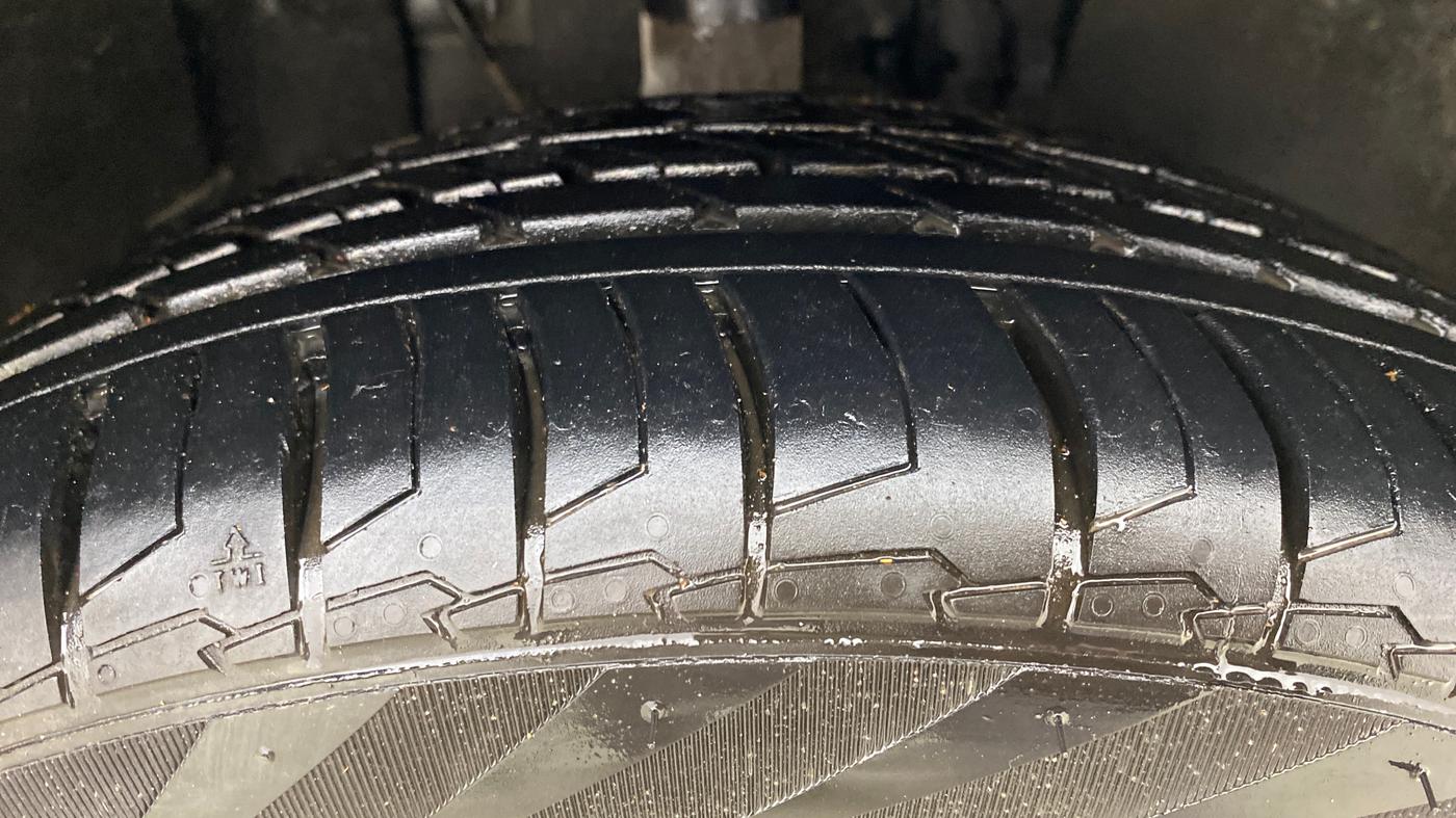 2021 Tata ALTROZ XM PLUS PETROL, Petrol, Manual, 34,212 km, Right Front Tyre Tread