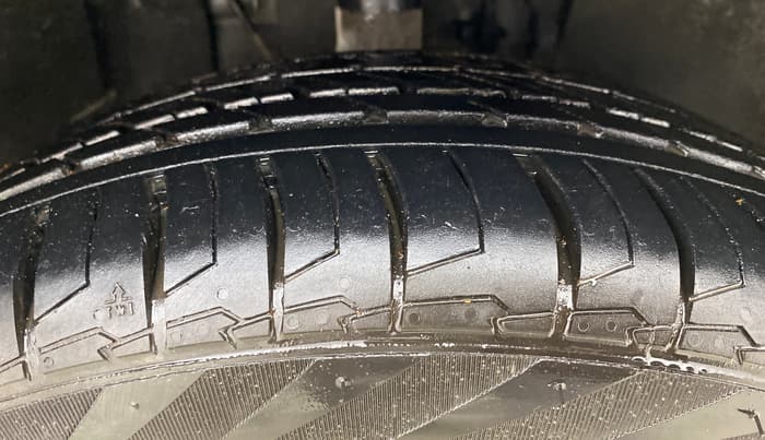 2021 Tata ALTROZ XM PLUS PETROL, Petrol, Manual, 34,212 km, Right Front Tyre Tread