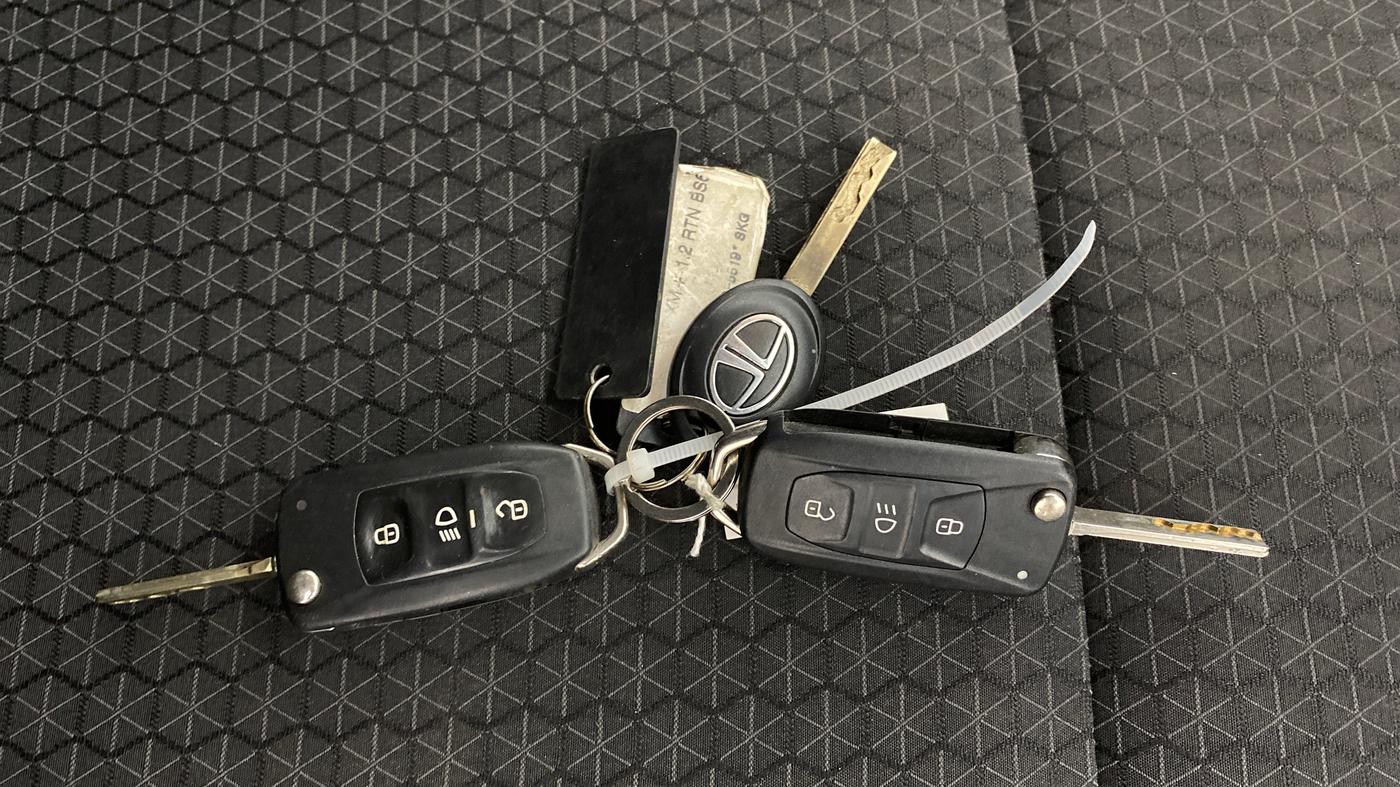 2021 Tata ALTROZ XM PLUS PETROL, Petrol, Manual, 34,212 km, Key Close Up