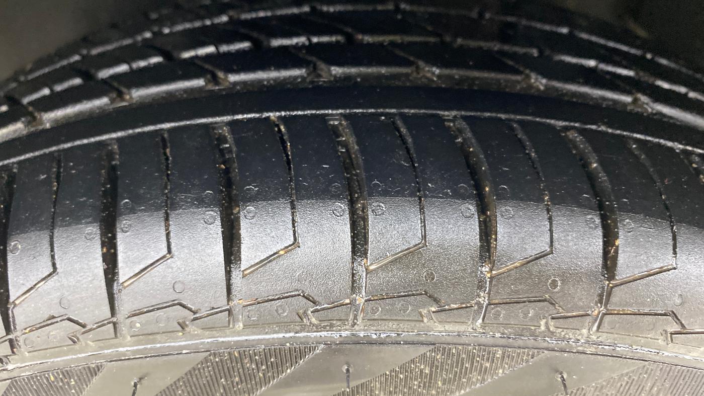 2021 Tata ALTROZ XM PLUS PETROL, Petrol, Manual, 34,212 km, Left Front Tyre Tread