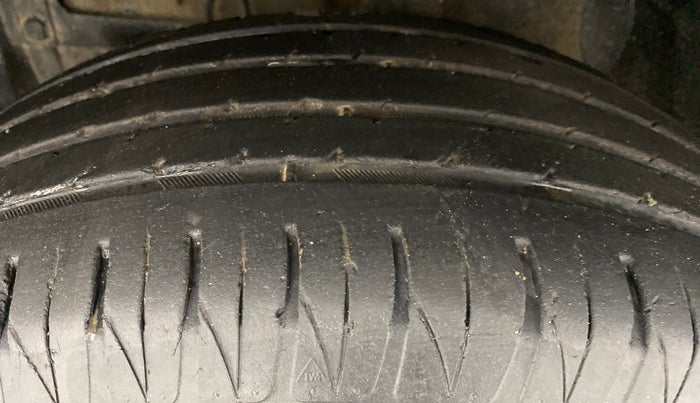 2018 Maruti Vitara Brezza ZDI + AMT, Diesel, Automatic, 32,905 km, Left Front Tyre Tread