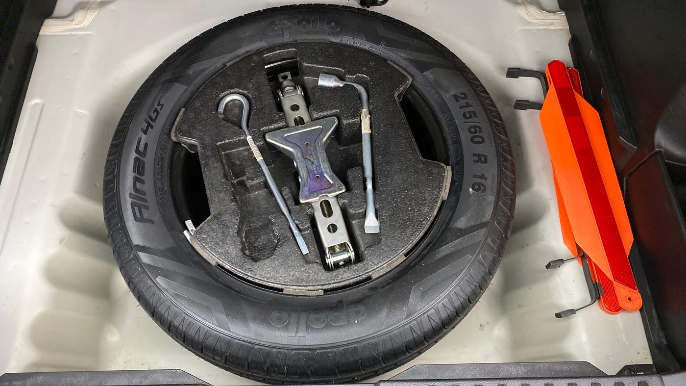 2018 Maruti Vitara Brezza ZDI + AMT, Diesel, Automatic, 32,905 km, Spare Tyre