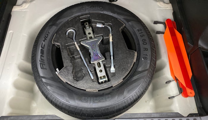 2018 Maruti Vitara Brezza ZDI + AMT, Diesel, Automatic, 32,905 km, Spare Tyre