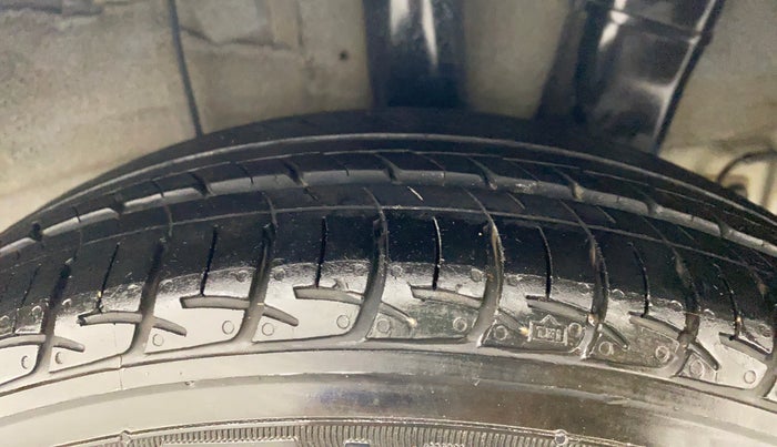 2019 Hyundai Grand i10 MAGNA 1.2 VTVT, Petrol, Manual, 39,910 km, Left Rear Tyre Tread