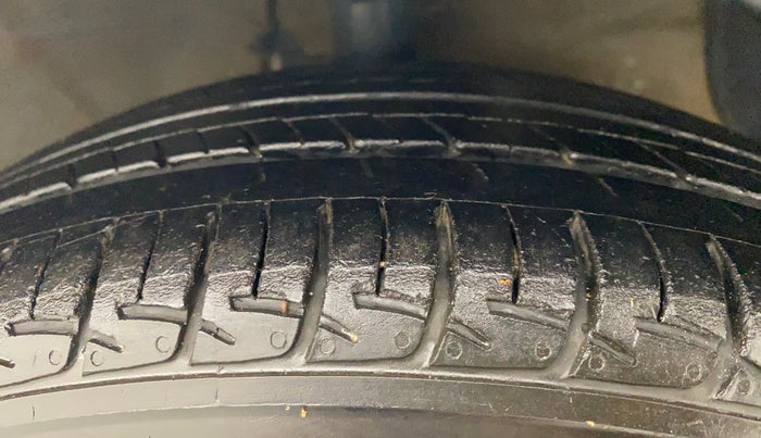 2019 Hyundai Grand i10 MAGNA 1.2 VTVT, Petrol, Manual, 39,910 km, Right Front Tyre Tread