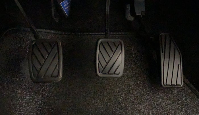 2018 Maruti Baleno DELTA PETROL 1.2, Petrol, Manual, 70,276 km, Pedals