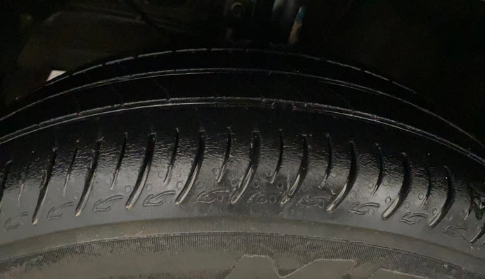 2018 Maruti Baleno DELTA PETROL 1.2, Petrol, Manual, 70,276 km, Left Front Tyre Tread