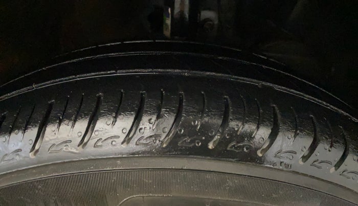 2018 Maruti Baleno DELTA PETROL 1.2, Petrol, Manual, 70,276 km, Right Front Tyre Tread