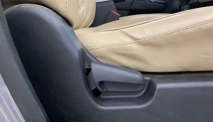 2017 Maruti Wagon R 1.0 VXI+, CNG, Manual, 39,435 km, Driver Side Adjustment Panel