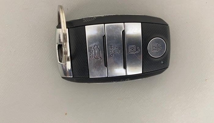 2021 KIA SONET HTX 1.0 IMT, Petrol, Manual, 43,344 km, Key Close Up