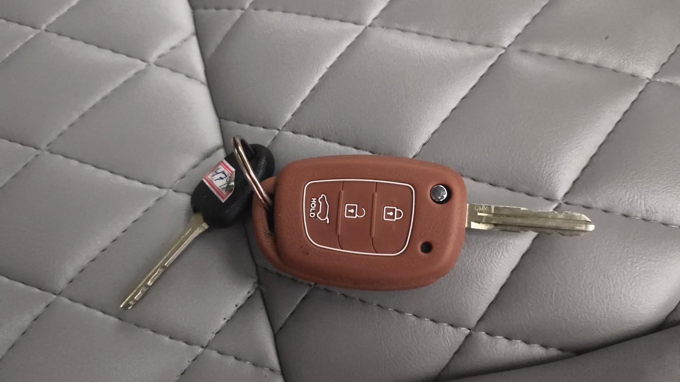 2021 Hyundai VENUE S+ 1.2, Petrol, Manual, 37,486 km, Key Close Up