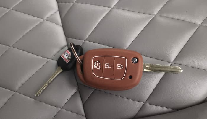 2021 Hyundai VENUE S+ 1.2, Petrol, Manual, 37,486 km, Key Close Up