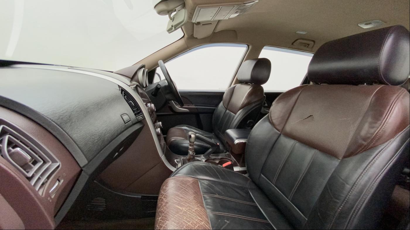2015 Mahindra XUV500 W8, Diesel, Manual, 97,661 km, Right Side Front Door Cabin