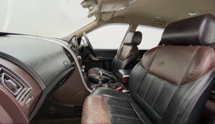 2015 Mahindra XUV500 W8, Diesel, Manual, 97,661 km, Right Side Front Door Cabin