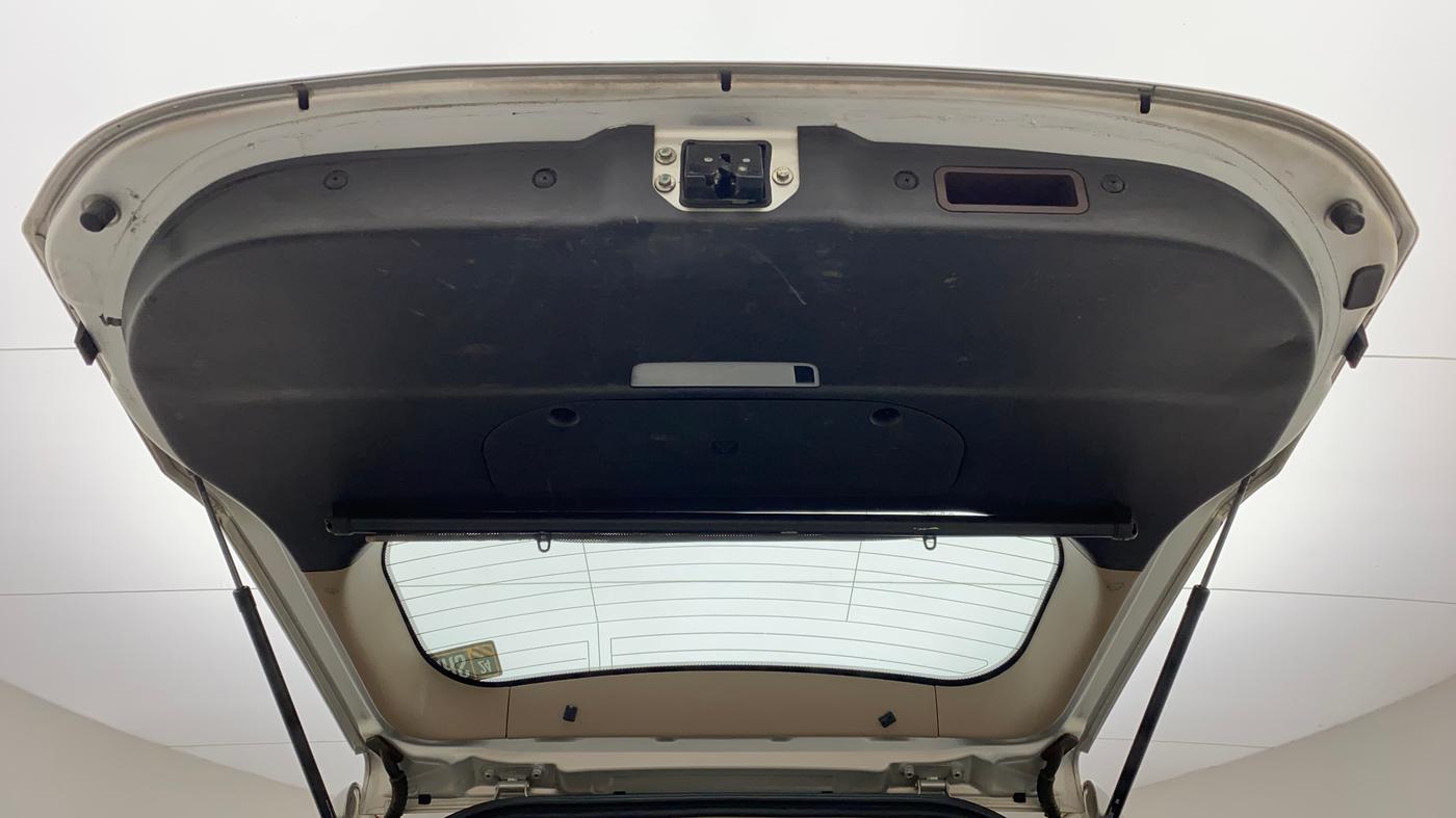 2015 Mahindra XUV500 W8, Diesel, Manual, 97,661 km, Boot Door Open