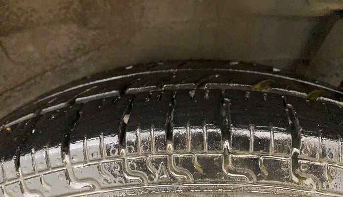 2014 Maruti Wagon R 1.0 LXI CNG, CNG, Manual, 1,24,790 km, Left Rear Tyre Tread